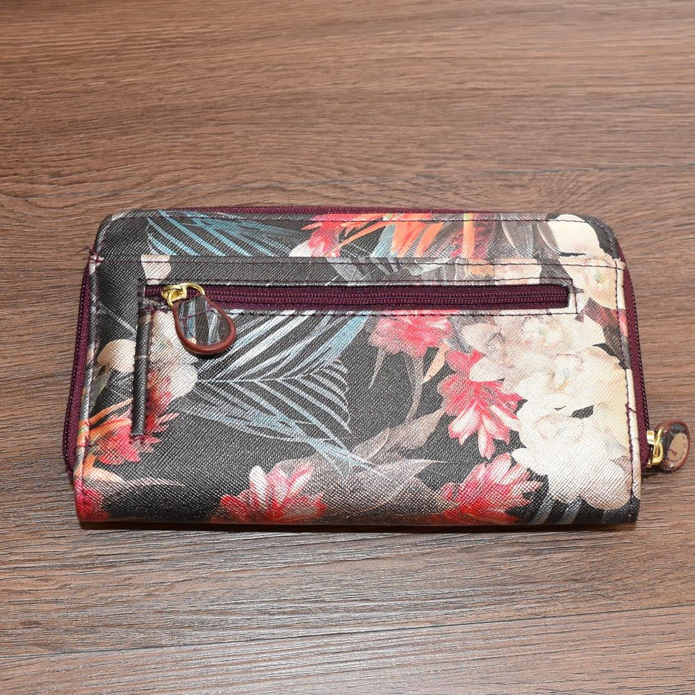 USED Wallet - Picture 2 of 15
